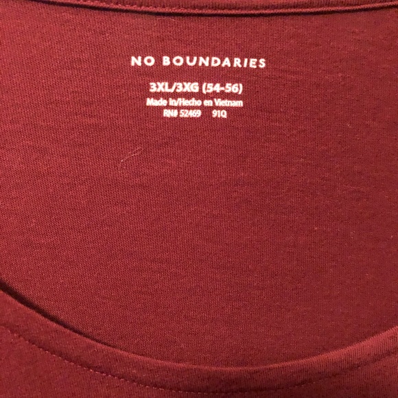 Beautiful Maroon color t-shirt, soft, cozy, comfortable. (Inventory: Tub #1) - Picture 5 of 8